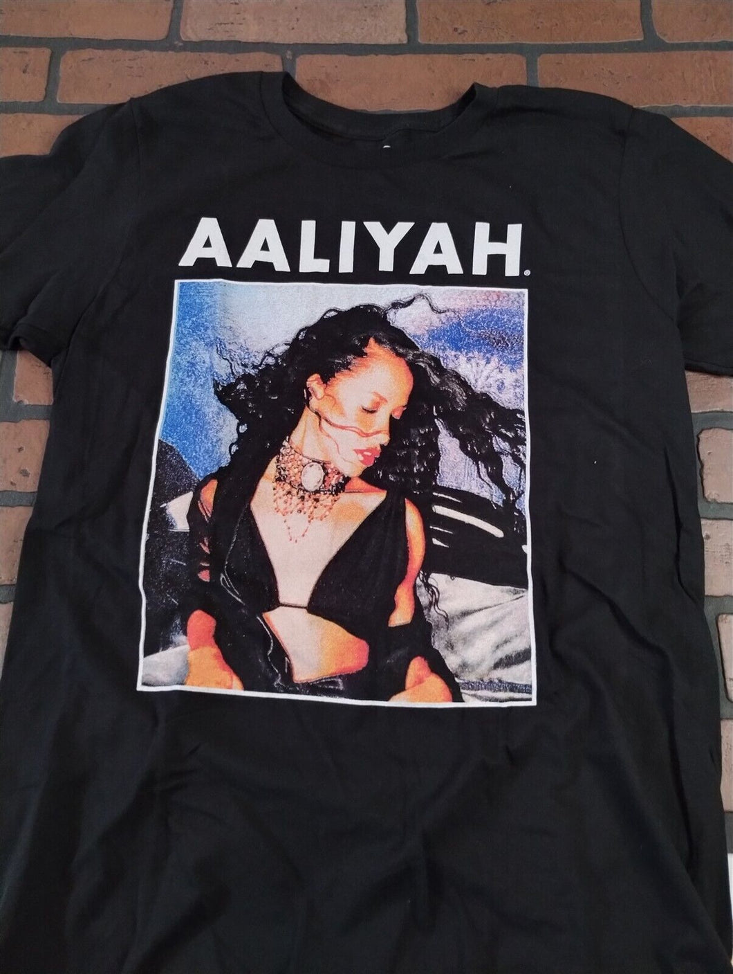 AALIYAH - 2020 Eyes Closed T-shirt ~Licensed / Never Worn~ M