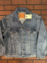 Load image into Gallery viewer, Levi&#39;s Medium Blue Denim Jacket