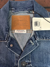 Load image into Gallery viewer, Levi&#39;s Medium Blue Denim Jacket