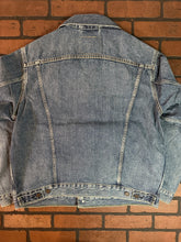 Load image into Gallery viewer, Levi&#39;s Medium Blue Denim Jacket