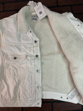 Load image into Gallery viewer, Levi&#39;s White Denim Jacket with Sherpa Interior